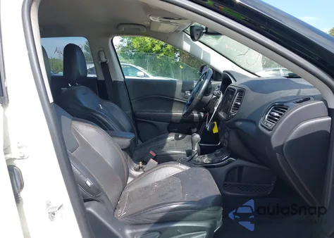 2018 Jeep Compass Limited 4X4 z USA, uszkodzony, nr VIN 3C4NJDCB8JT399302